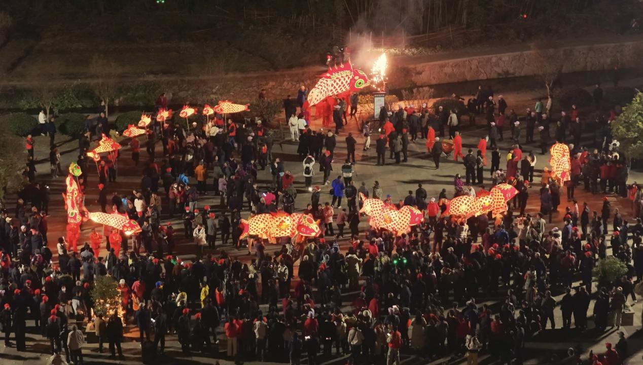 千人游唐模——唐模景区“双12”鱼灯巡游活动圆满落幕