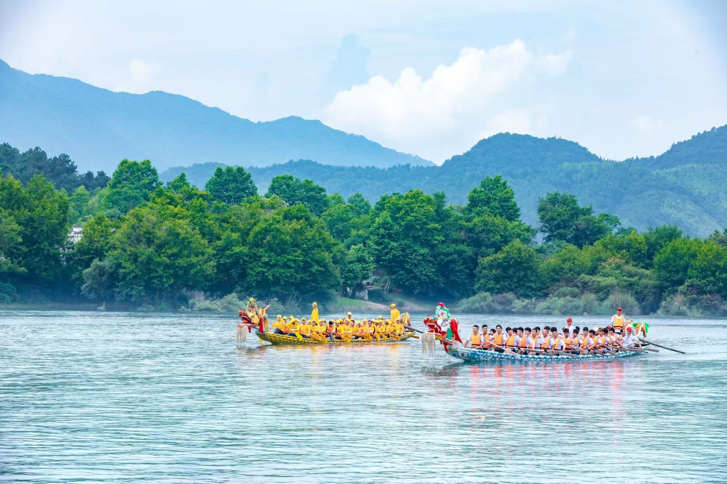 粽香戏韵龙舟赛 山水入怀焕新章——桃花潭旅游公司端午假期圆满收官