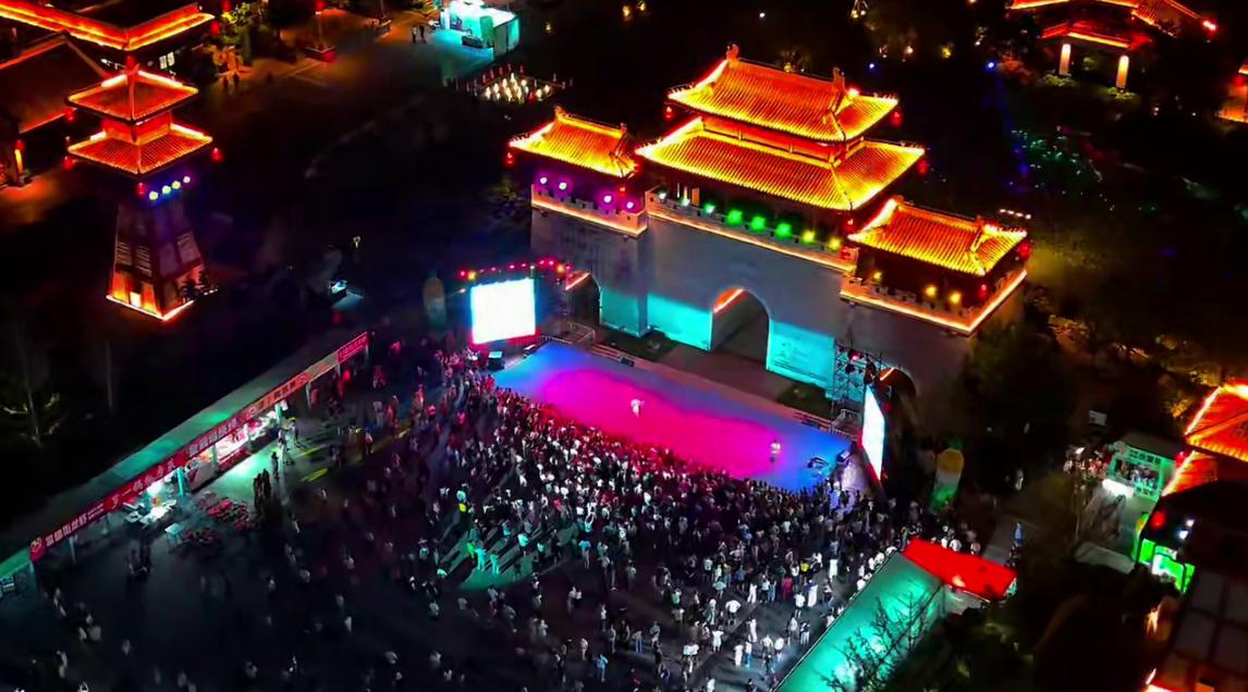 伏羊节点燃消费热潮 水墨圣泉古镇文旅热度持续攀升