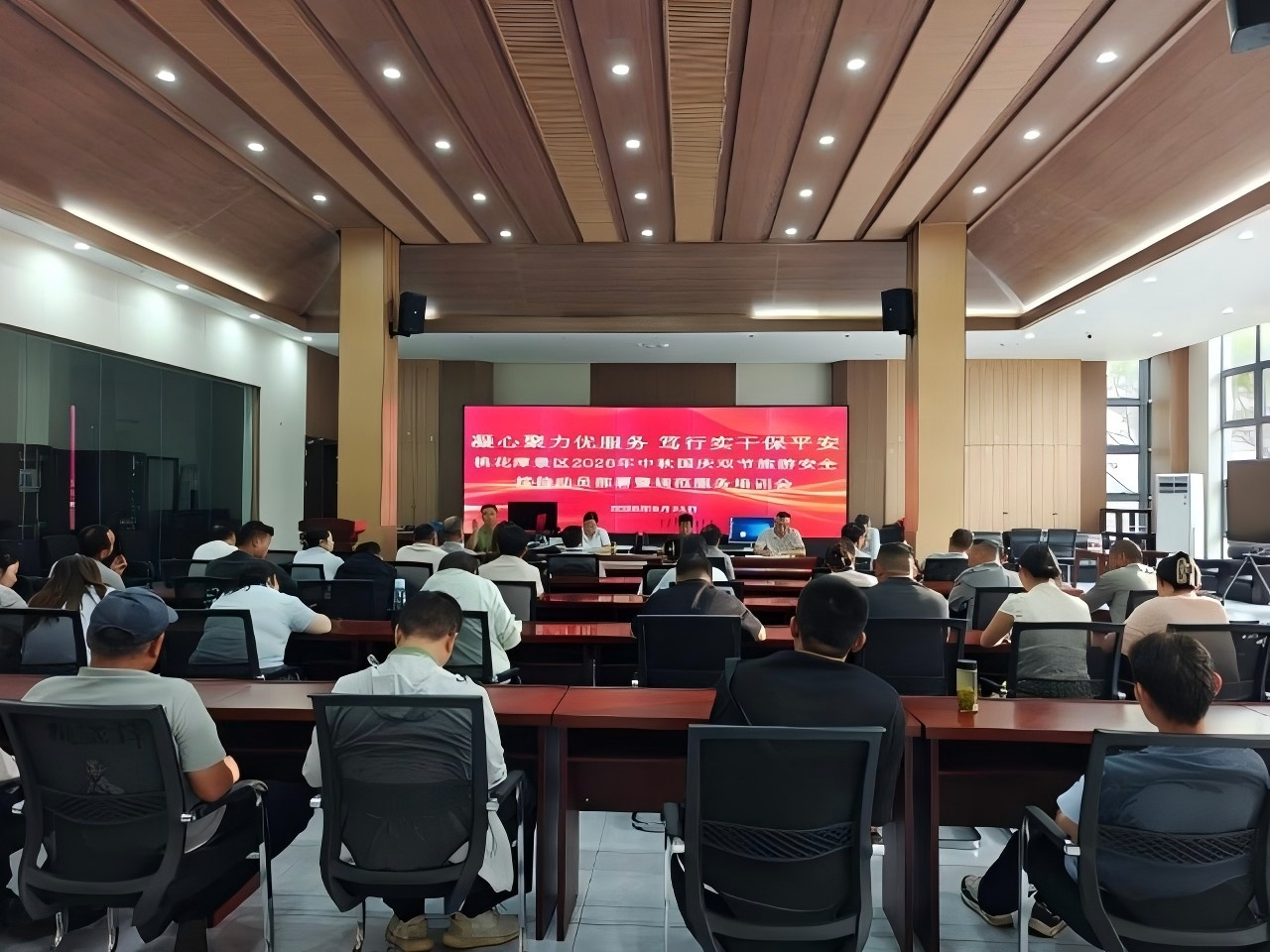 桃花潭公司开展节前环境整治及业务培训活动
